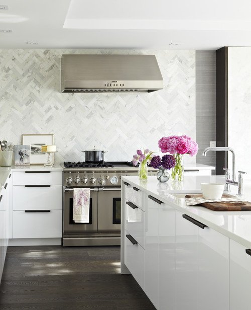 Luxury Home With Marble Tile Backsplash